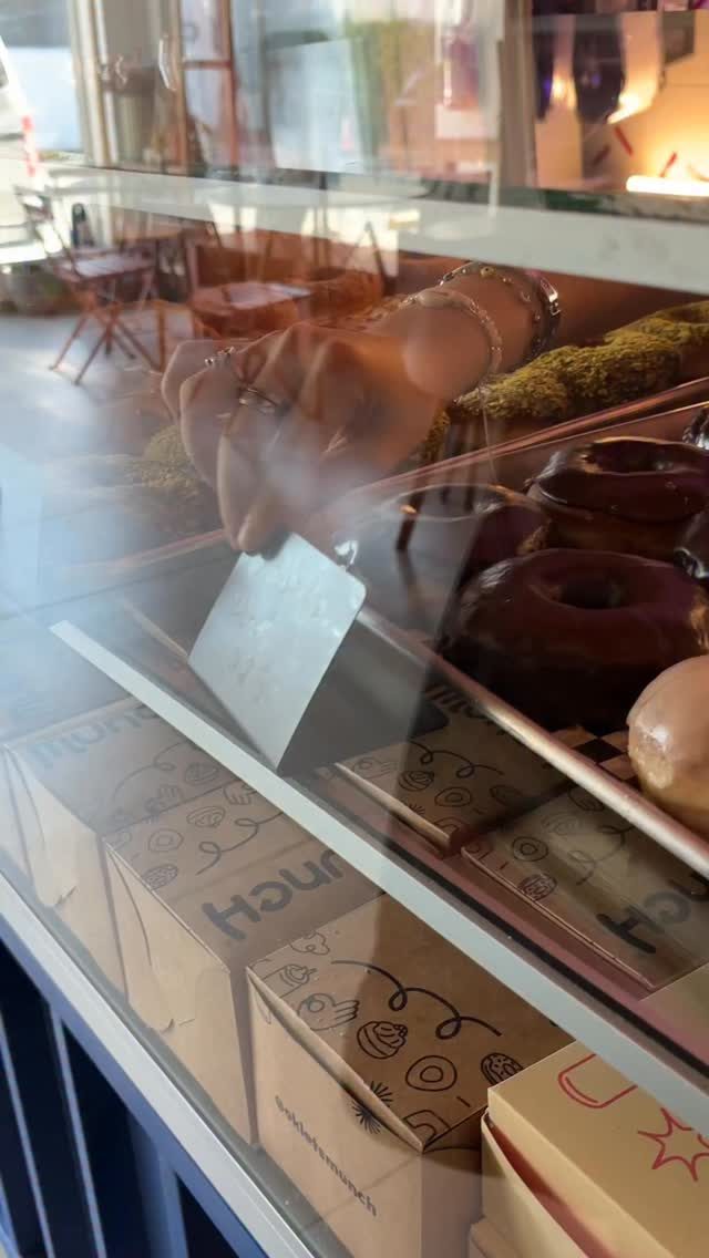 Donas en una vitrina de MUNCH